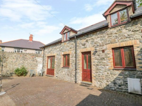 2 Hwyrfryn Stables